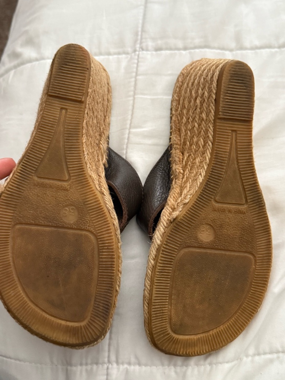 Burberry Brown Leather Thong Sandals with Classic Check Insole - Picture 3 of 5